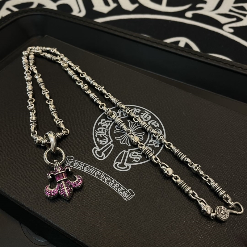 Ch*0me He**ts necklaces